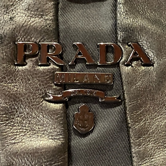 Prada Tessuto and Nappa Waves Tote Bag, Authenticity Guaranteed - Picture 2 of 15